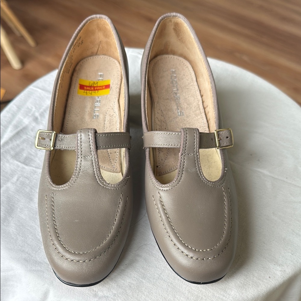 Footthrills foott thrills Tan mary Jane with Classic Comfort brand new